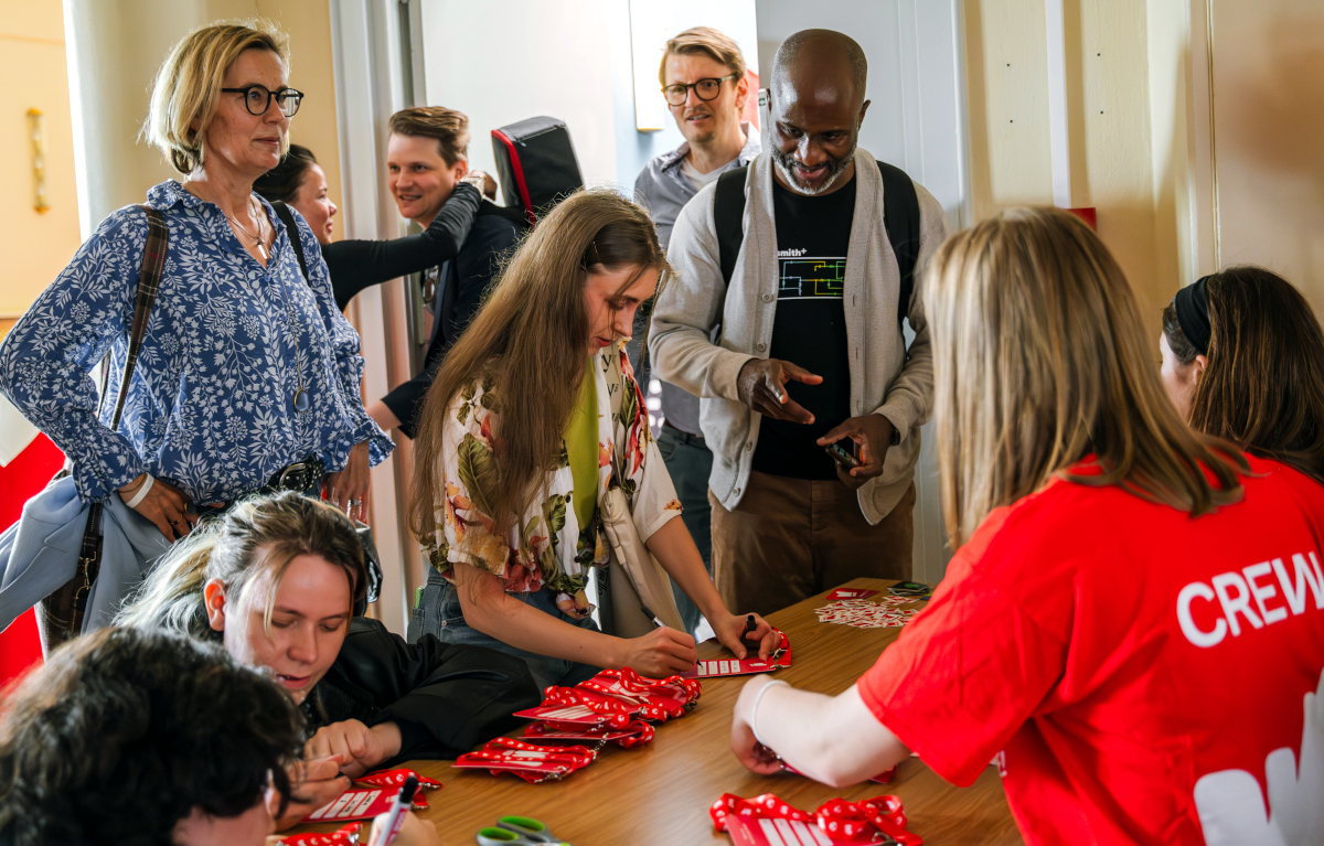Attendees picking up their badges